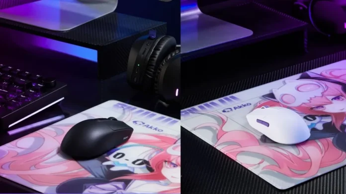Black and white Akko Dash Master gaming mouse on anime-themed mousepad setup