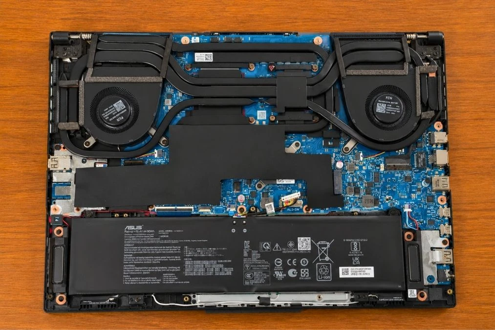 ASUS TUF Gaming F16 Review: Popular Gaming Tested 3 Internal cooling layout of ASUS TUF Gaming F16 with dual fans and heat pipes.