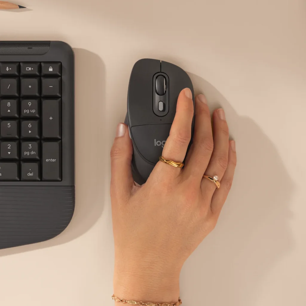 Logitech Signature Comfort Plus M850 L Debuts as Logitech’s First Palm-Cushion Mouse 3 Close-up of Logitech Signature Comfort Plus M850 L wireless mouse with ergonomic palm support design