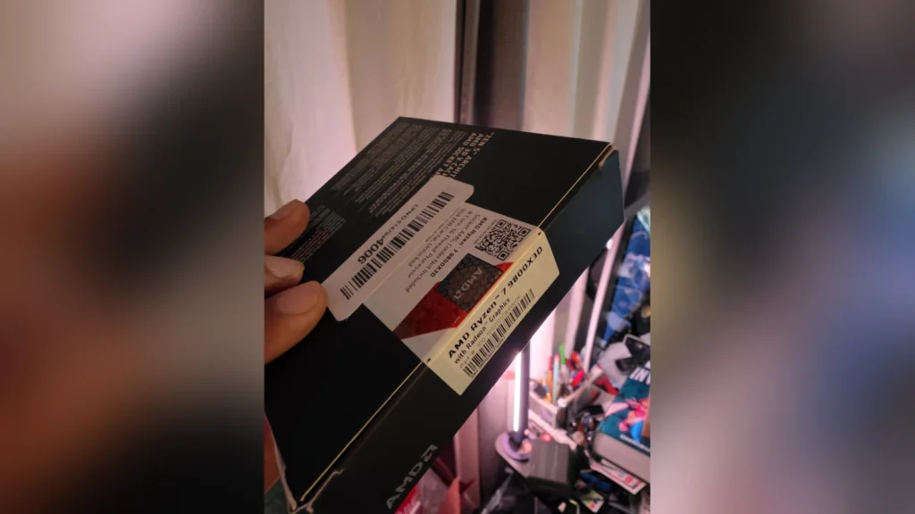 Comparison of the Intel Core i9-10900K and AMD Ryzen 7 9800X3D processors side-by-side.