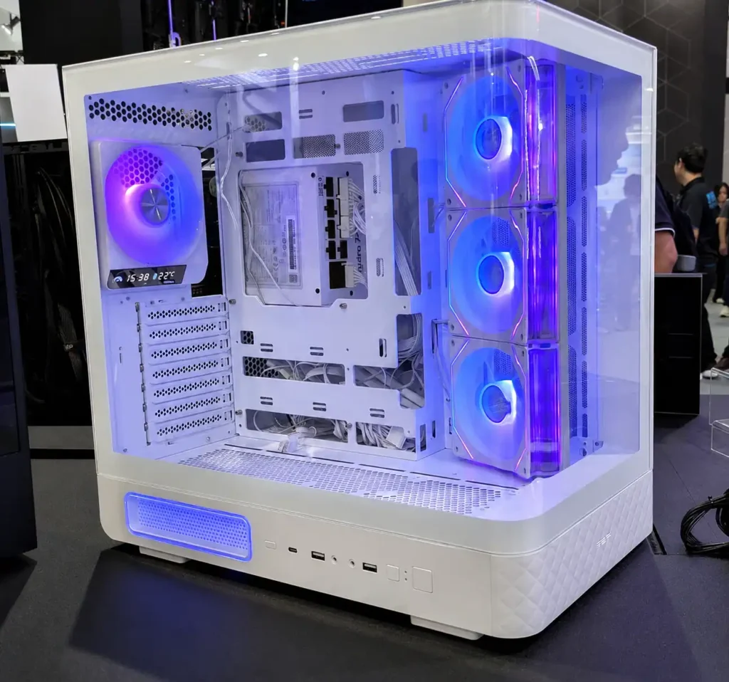 FSP panoramic white chassis equipped with RGB cooling fans and tempered glass panels