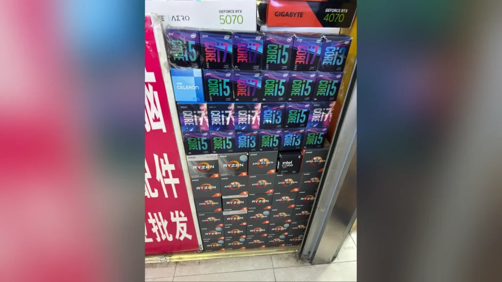 GeForce RTX 5090 and Ryzen 7 9800X3D Sell Without Fixed Prices in China 6 Outdated and neglected corridors on the upper floors of Chengdu's Computer City with unsanitary retail environments.